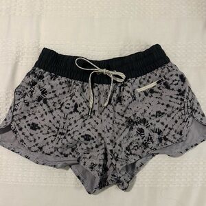 Vuori Women’s XS Clementine Short 2.0: Grey Shibori